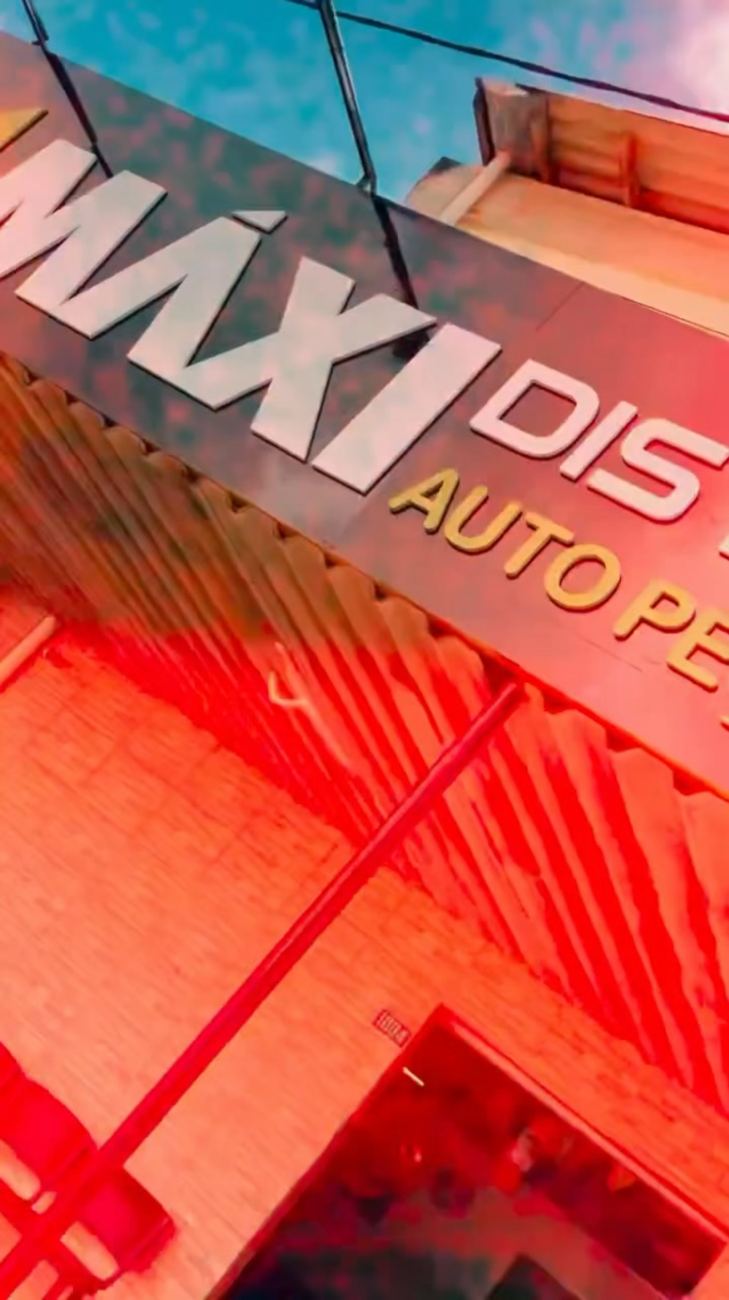 Letreiro da Máxi Distribuidora Auto Peças